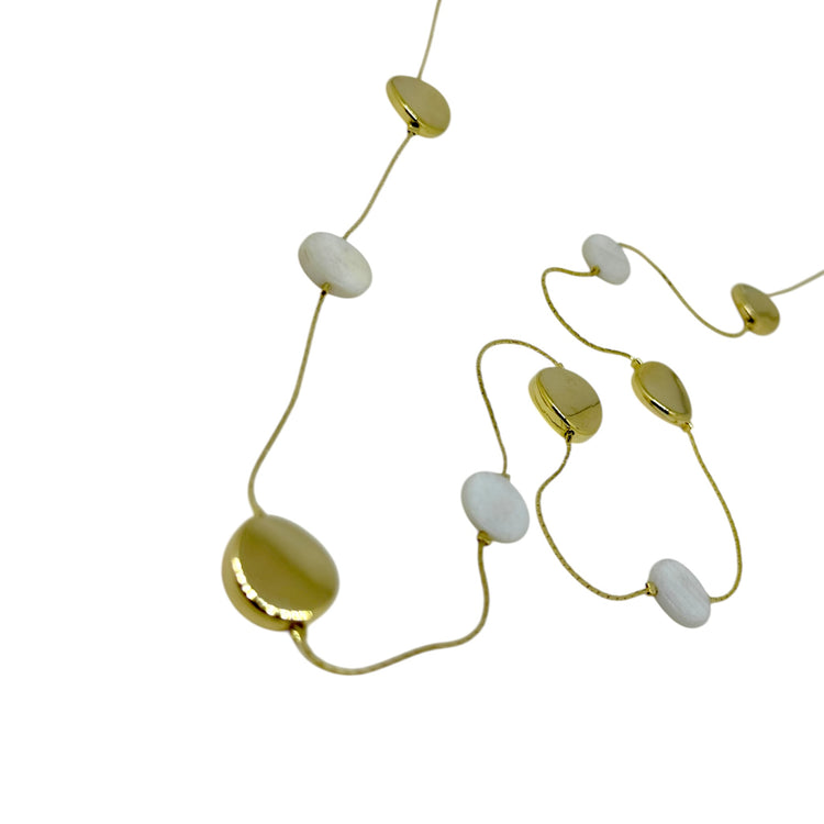 Collar Largo Laura oro 18k - detalle colgante piedra luna