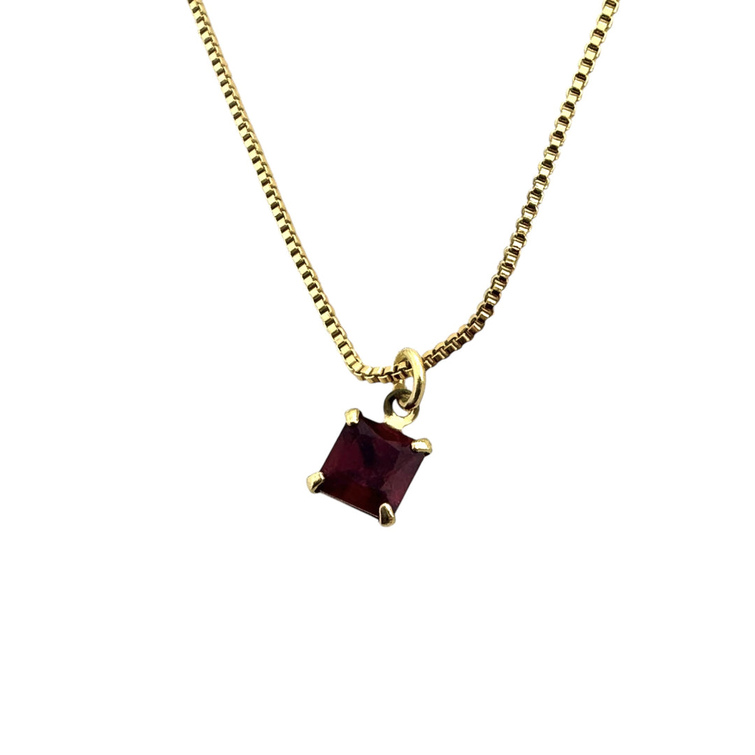 Collar Punto De Luz Cuadrado Rubí Oro