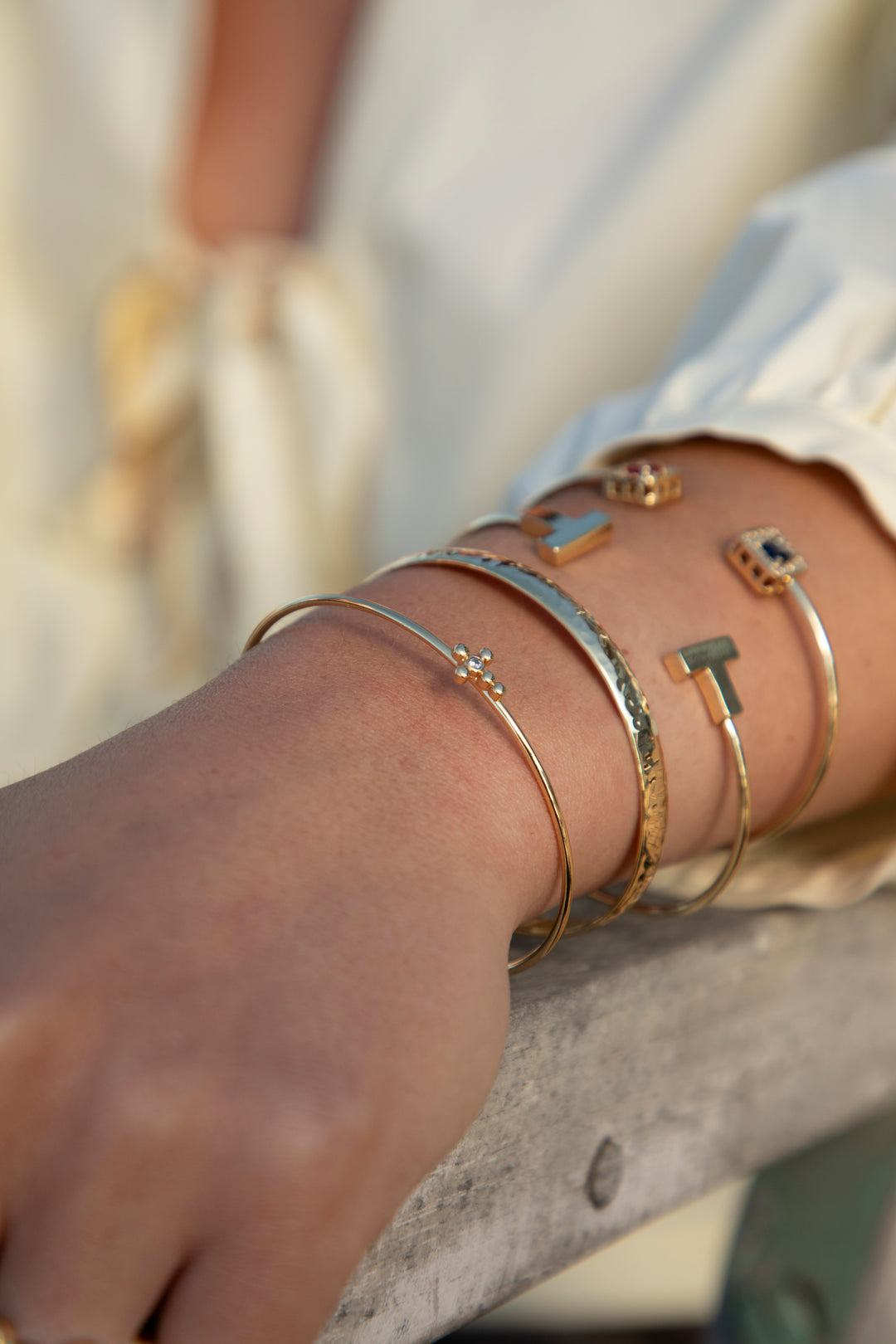 Esclava Cruz Pelotitas Circón Oro