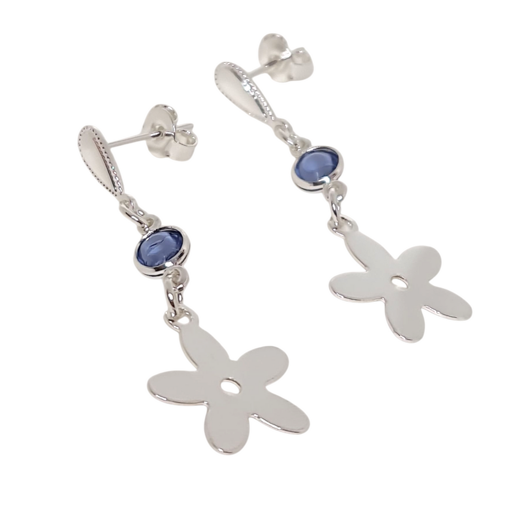 Detalle flor azul aros Loreto plata - aros delicados