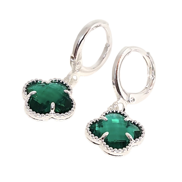 Detalle trébol esmeralda plata - aros elegantes