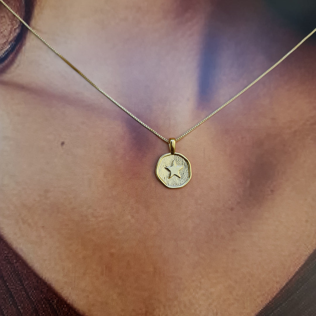 Collar Estrella Medalla Oro