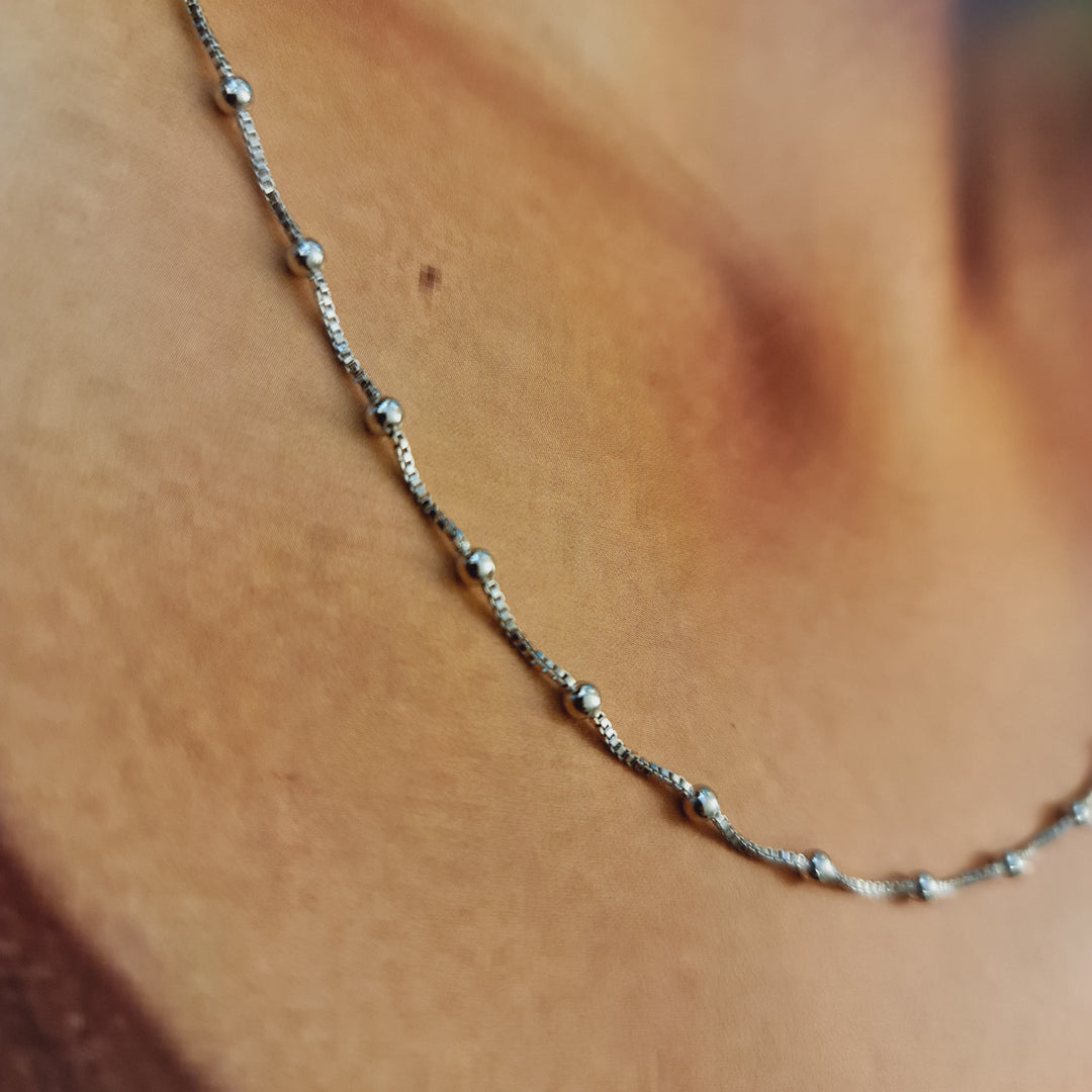 Collar Pelotitas Platino