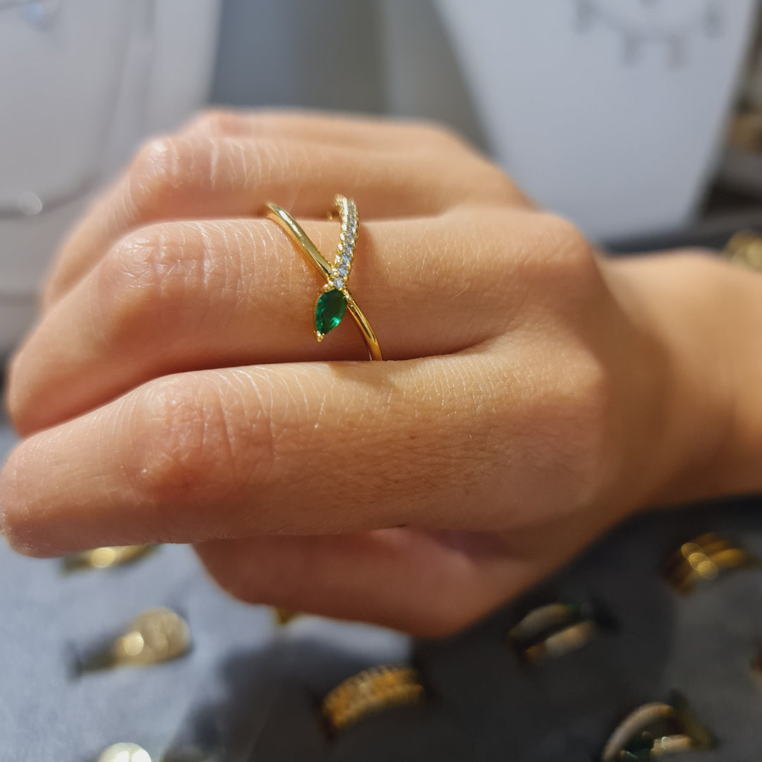 ANILLO BERNARDITA ESMERALDA ORO