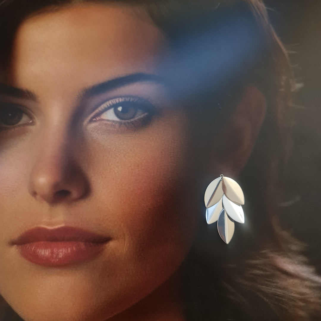 "Aros Anita Plata 925 - Modelo usando los aros vista completa"