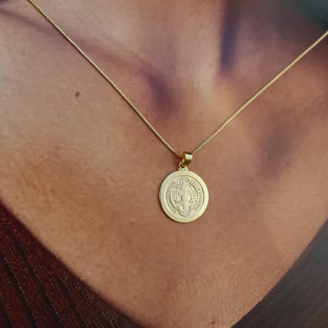 Collar San Benito Borde Oro